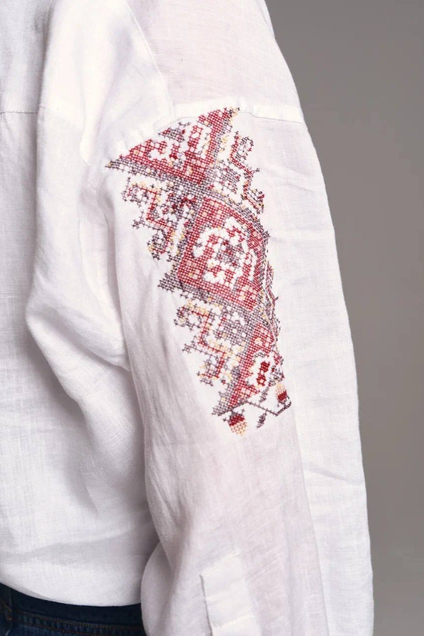 Linen shirt with embroidery