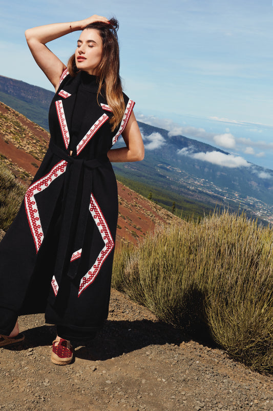 Black merino vest with ornament